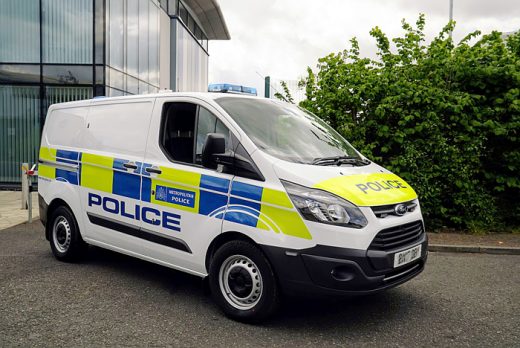 Jednym z uczestników testów będzie londyńska policja metropolitalna, która wykorzysta dwa Customy PHEV – jeden będzie pracował jako oznakowany radiowóz.