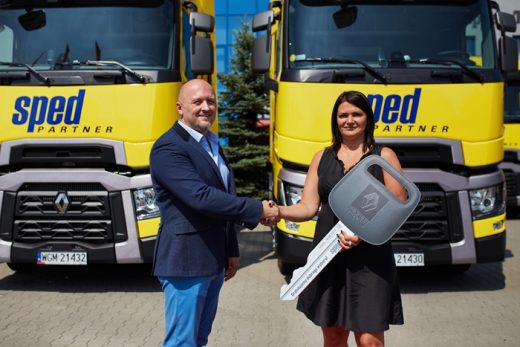 Radosław Sowiński, prezes zarządu Sped Partner i Małgorzata Kulis,Vice President Volvo Group Trucks Sales, Baltic Sea Market.