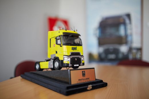Oprócz kluczy prezes Sped Partnera otrzymał model Renault Trucks pokryty barwami swojej firmy.