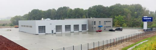 Stacja w Bełku mieści m.in. 3 przejazdowe stanowiska obsługowo-naprawcze, okręgową stację kontroli pojazdów i myjnię.